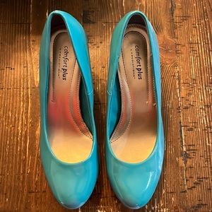 Size 8 teal Comfort Plus Heels